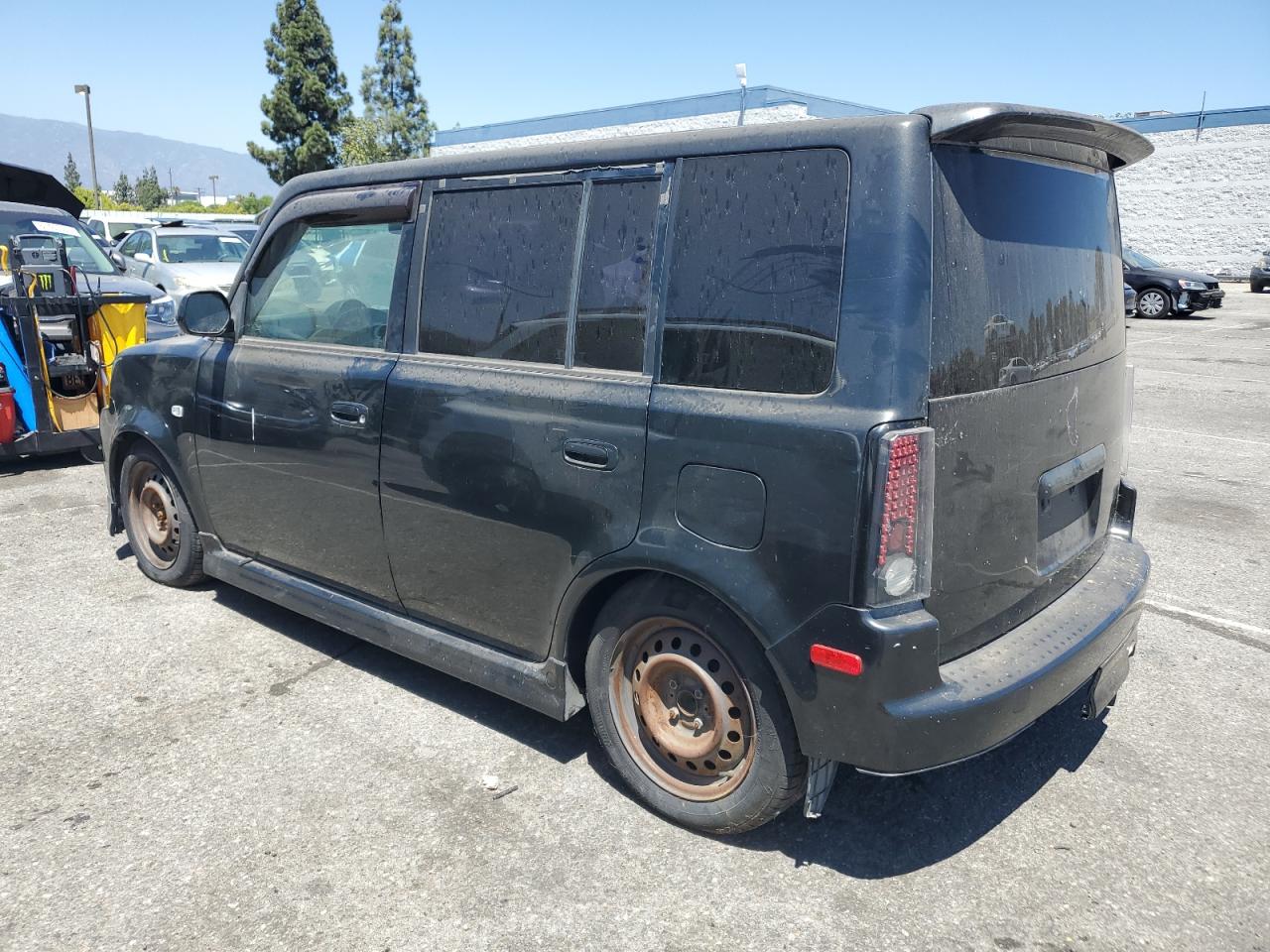 Lot #3280660384 2006 SCION XB