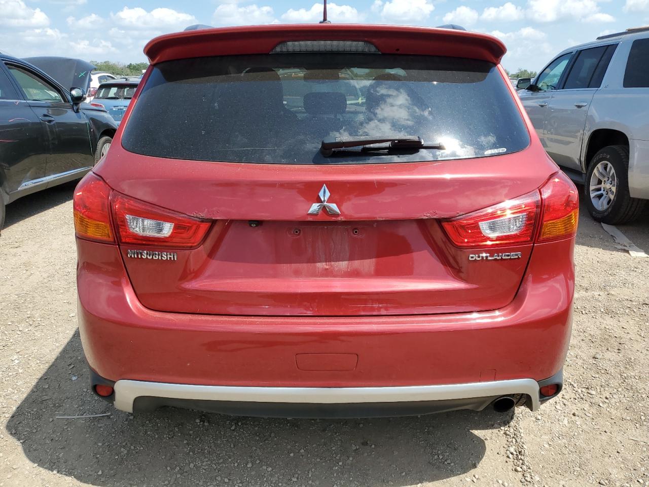 MITSUBISHI OUTLANDER SE