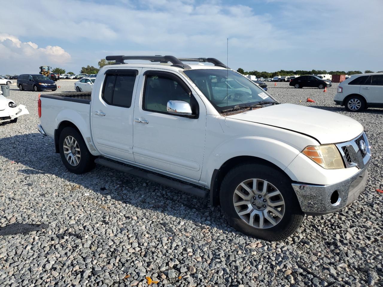 NISSAN FRONTIER CREW CAB SE
