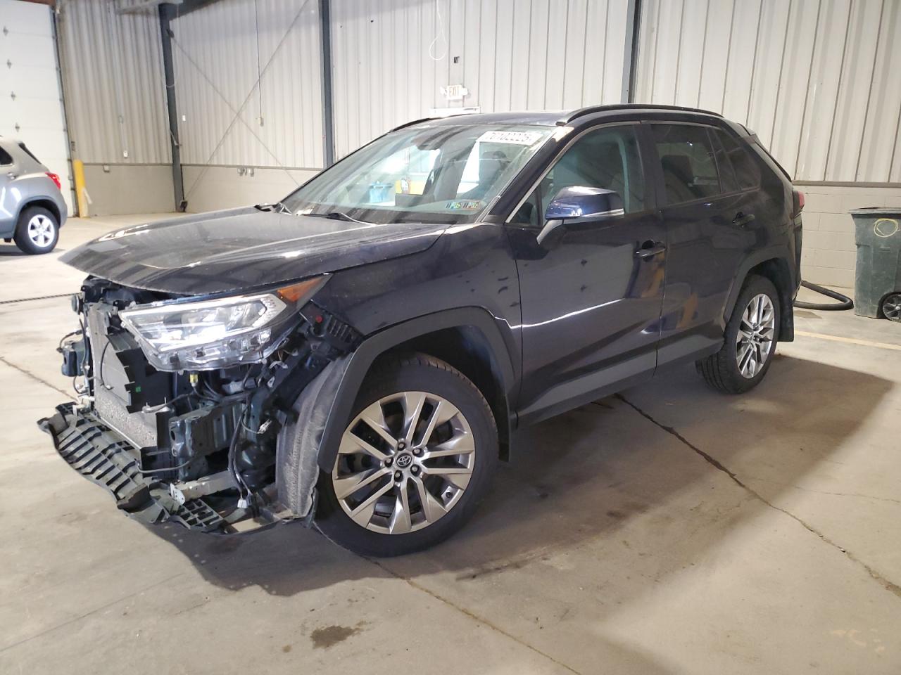 TOYOTA RAV4 XLE PREMIUM