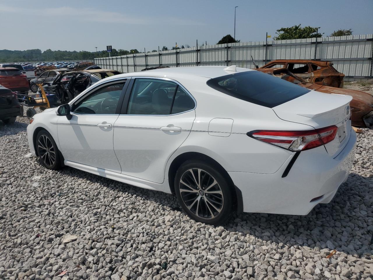 TOYOTA CAMRY SE