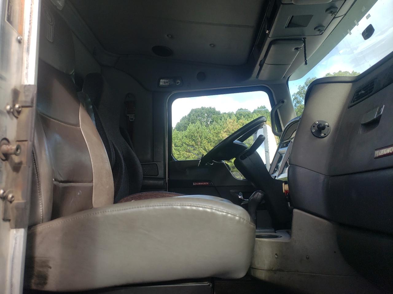 Lot #3303631927 2013 KENWORTH T660