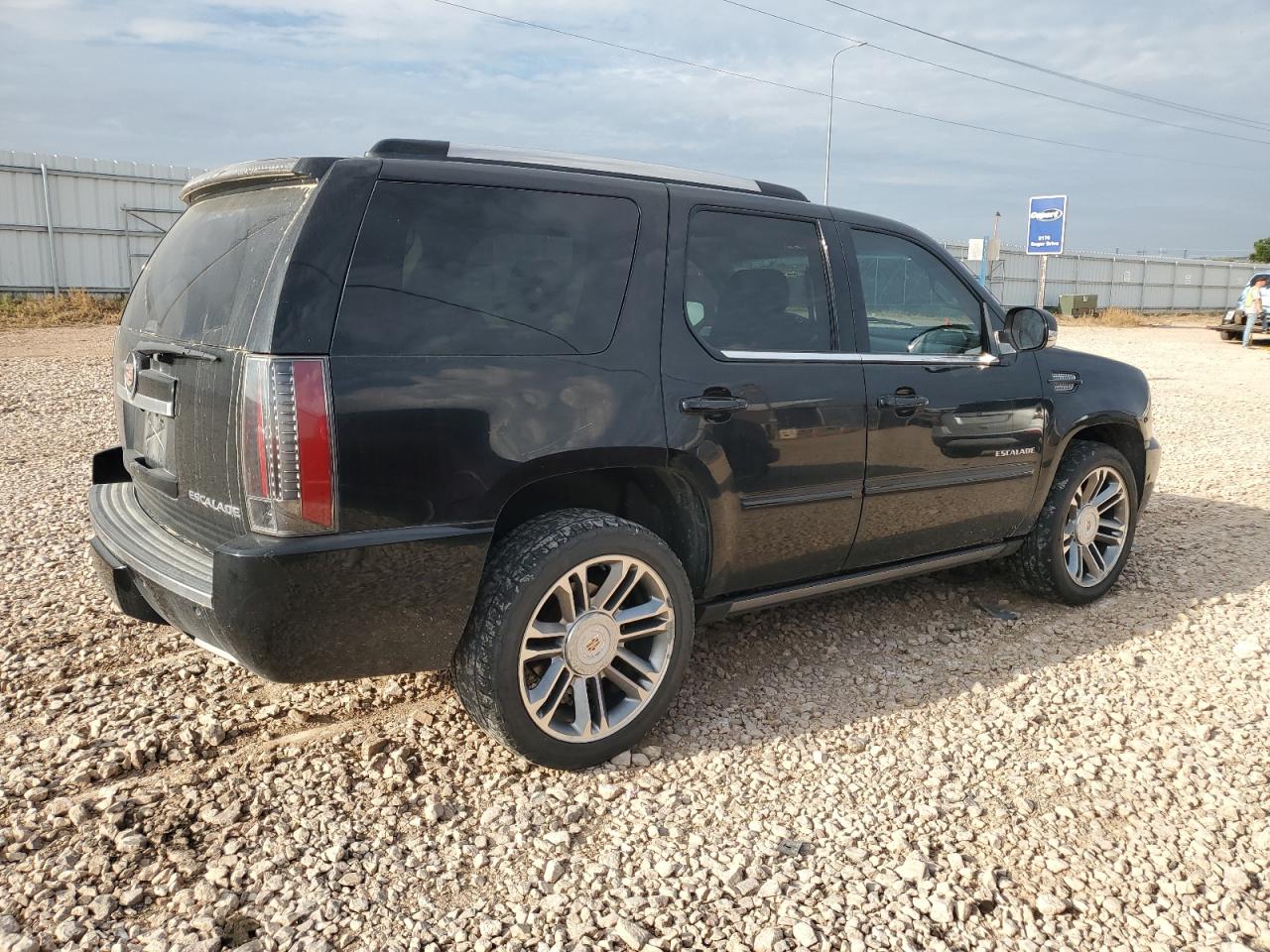 CADILLAC ESCALADE PREMIUM