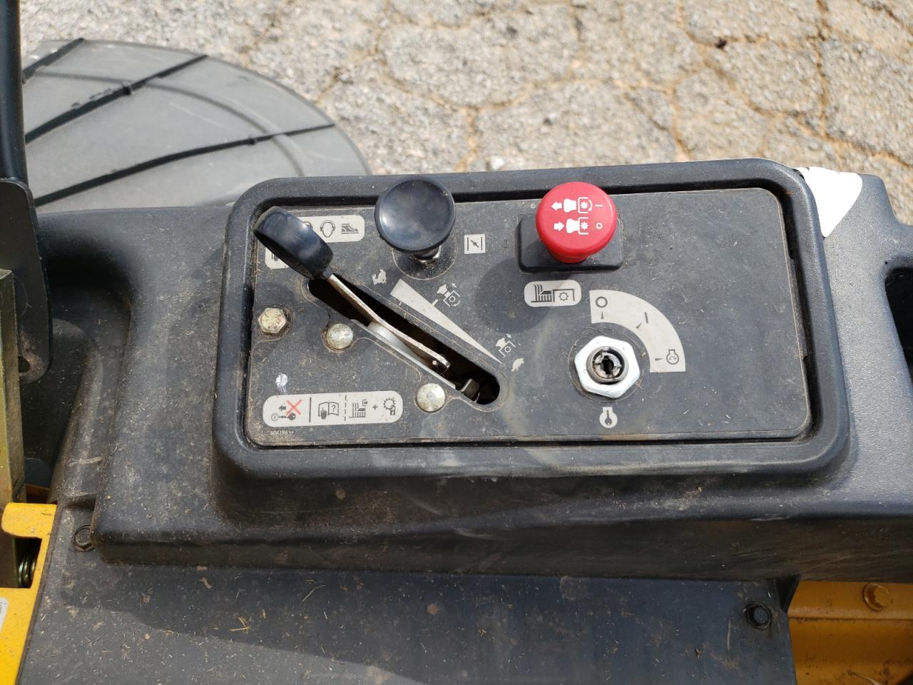 Lot #3304565441 2005 HUSTLER RAPTOR