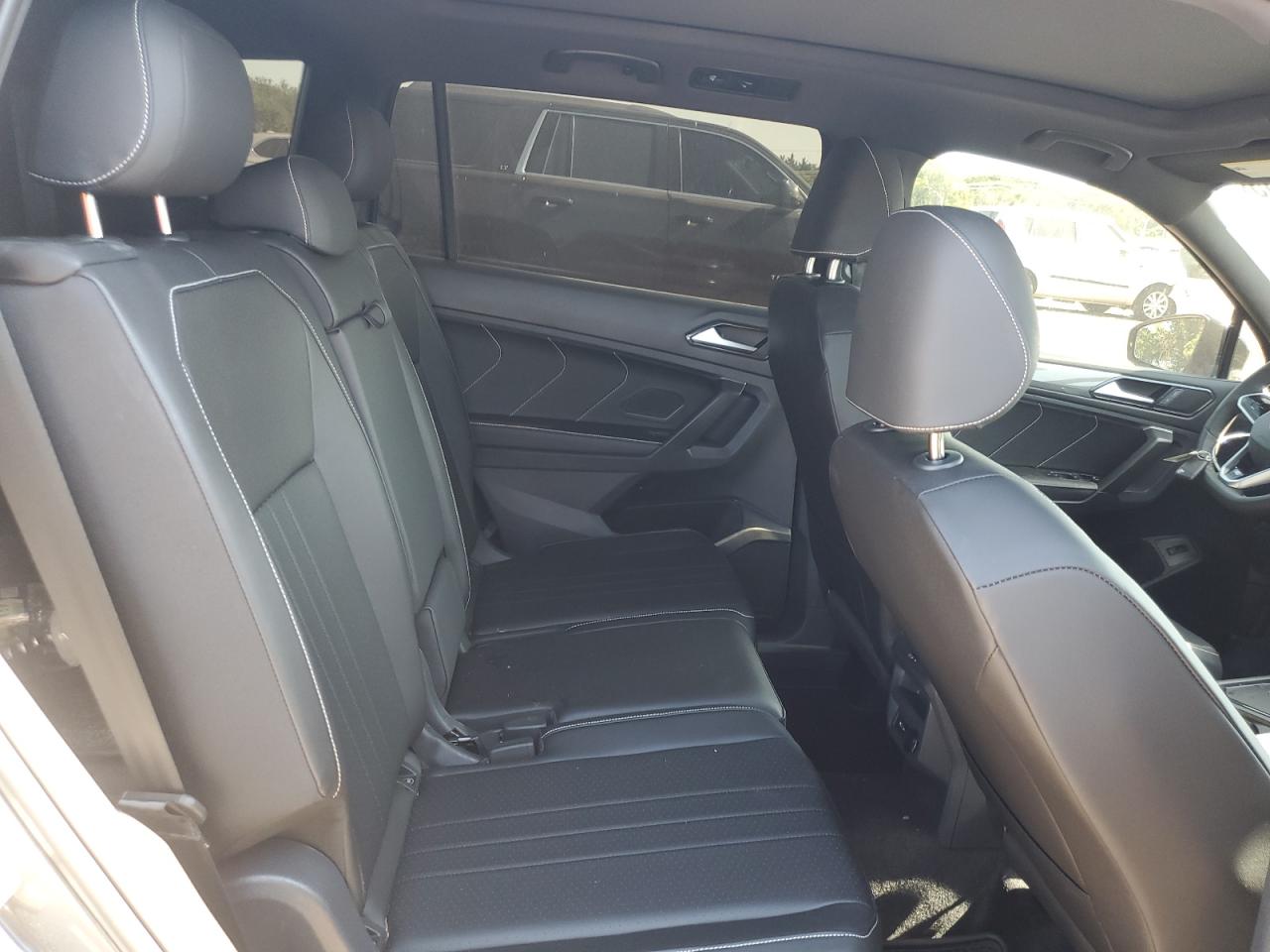 VOLKSWAGEN TIGUAN SE R-LINE BLACK