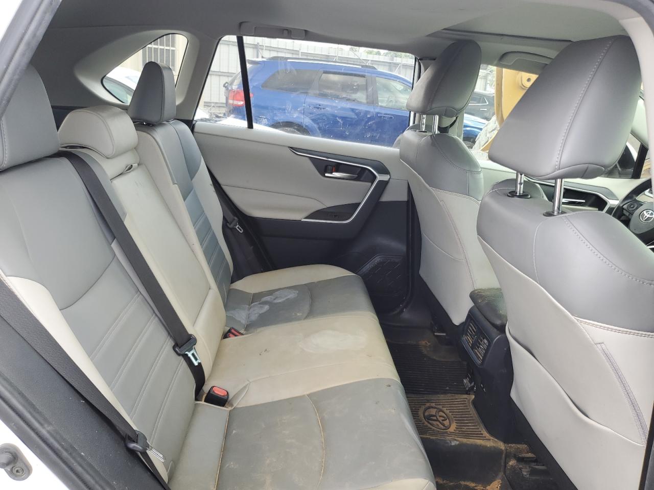 TOYOTA RAV4 XLE PREMIUM