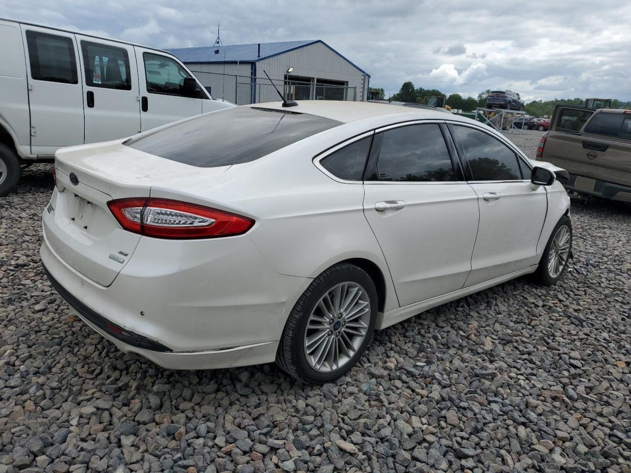 FORD FUSION SE