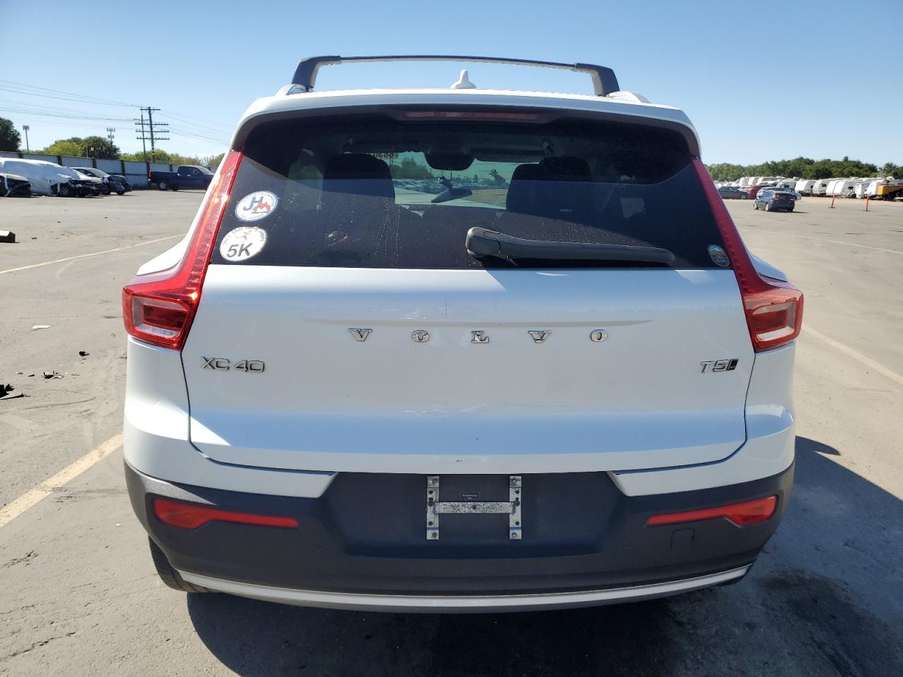 VOLVO XC40 T5 MOMENTUM