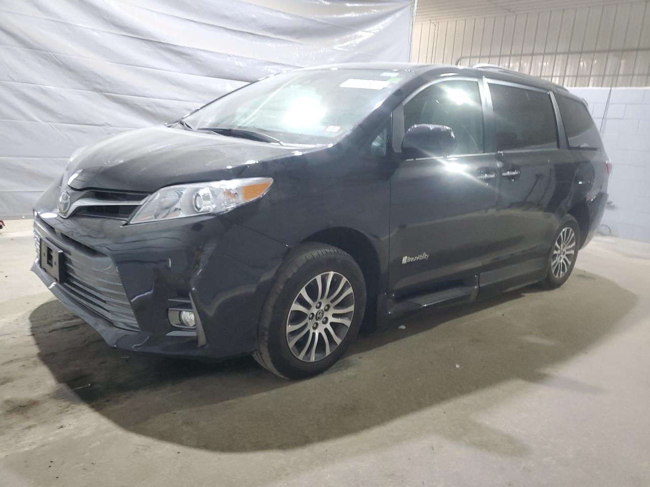 TOYOTA SIENNA XLE