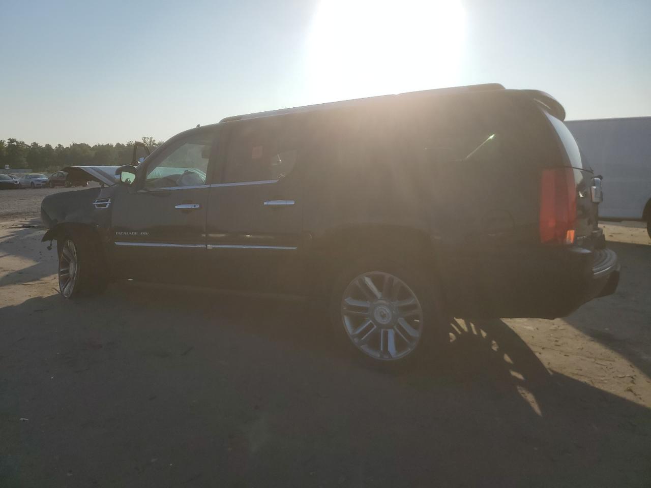 CADILLAC ESCALADE ESV PLATINUM
