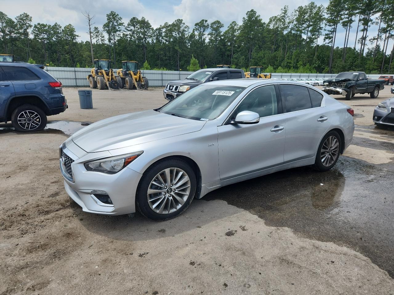 INFINITI Q50 LUXE