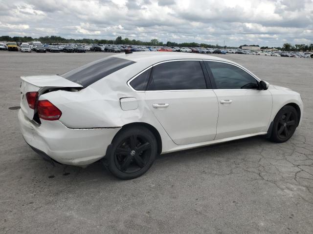 2015 VOLKSWAGEN PASSAT S 1VWAS7A30FC079044