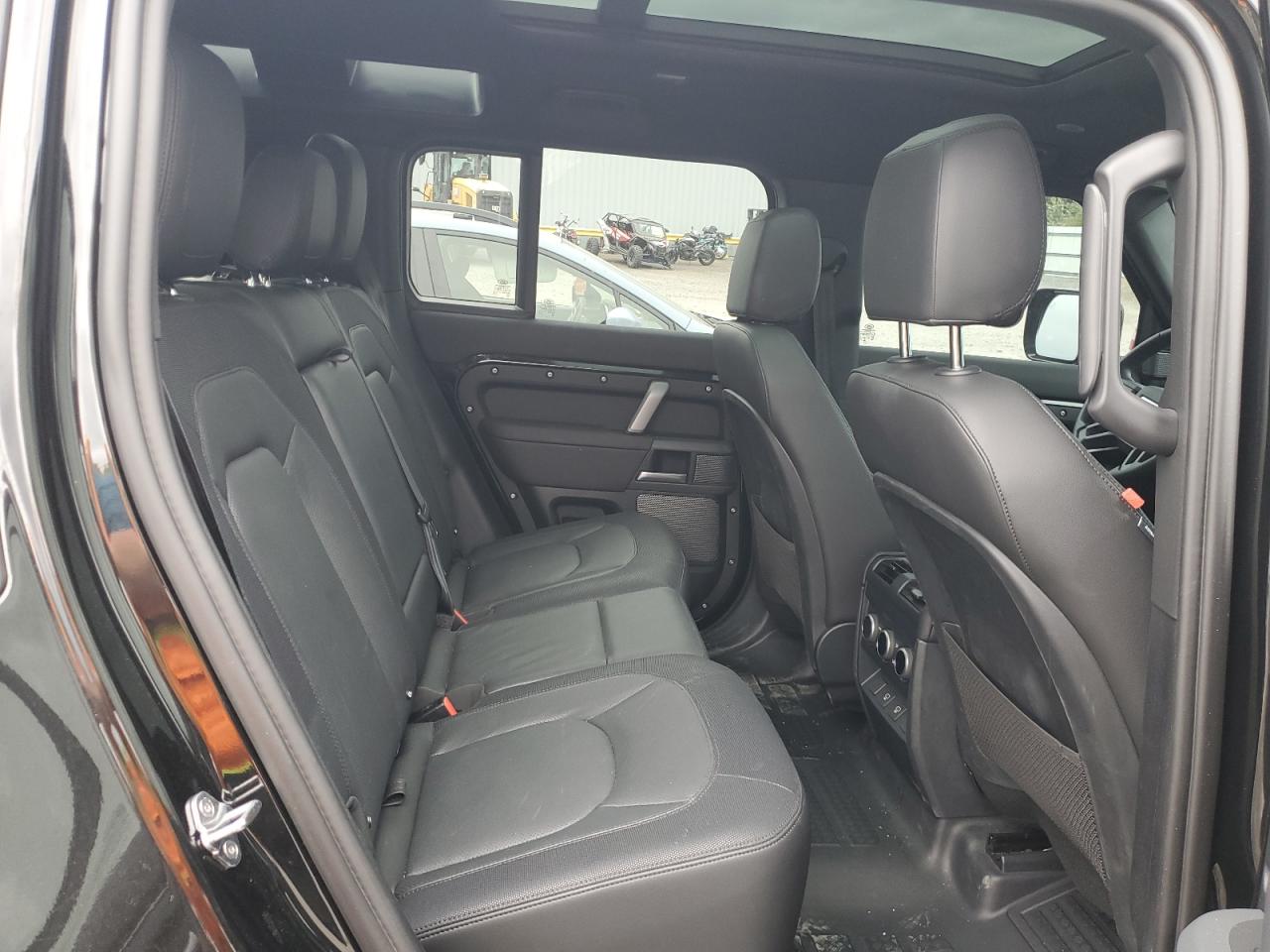 LAND ROVER DEFENDER 110 X-DYNAMIC SE