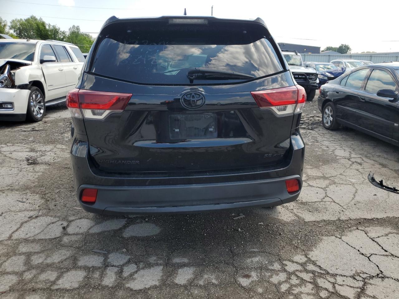 TOYOTA HIGHLANDER SE