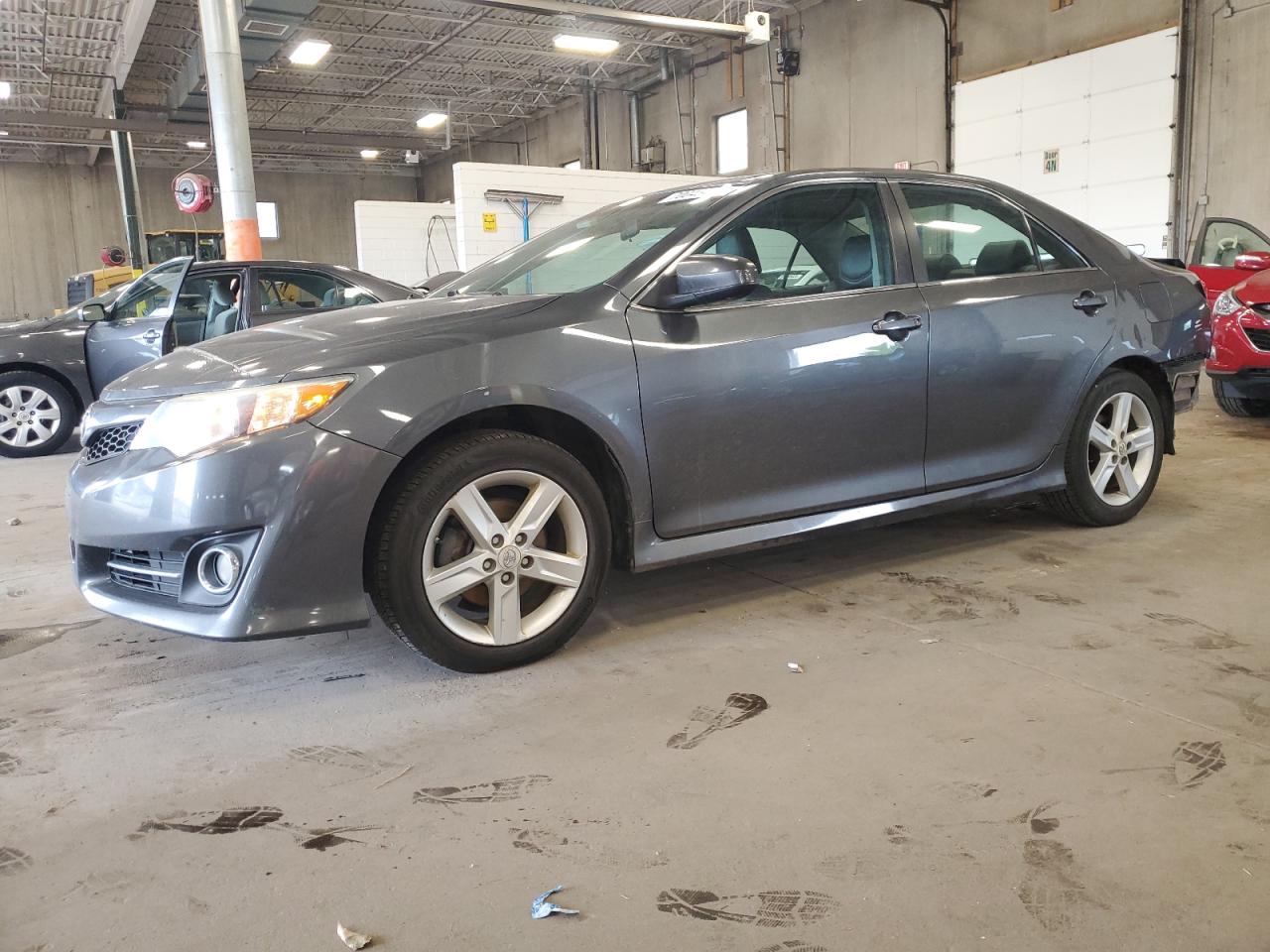 TOYOTA CAMRY BASE
