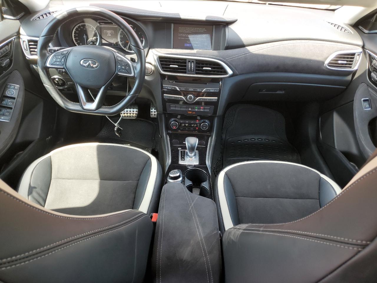 INFINITI QX30 BASE