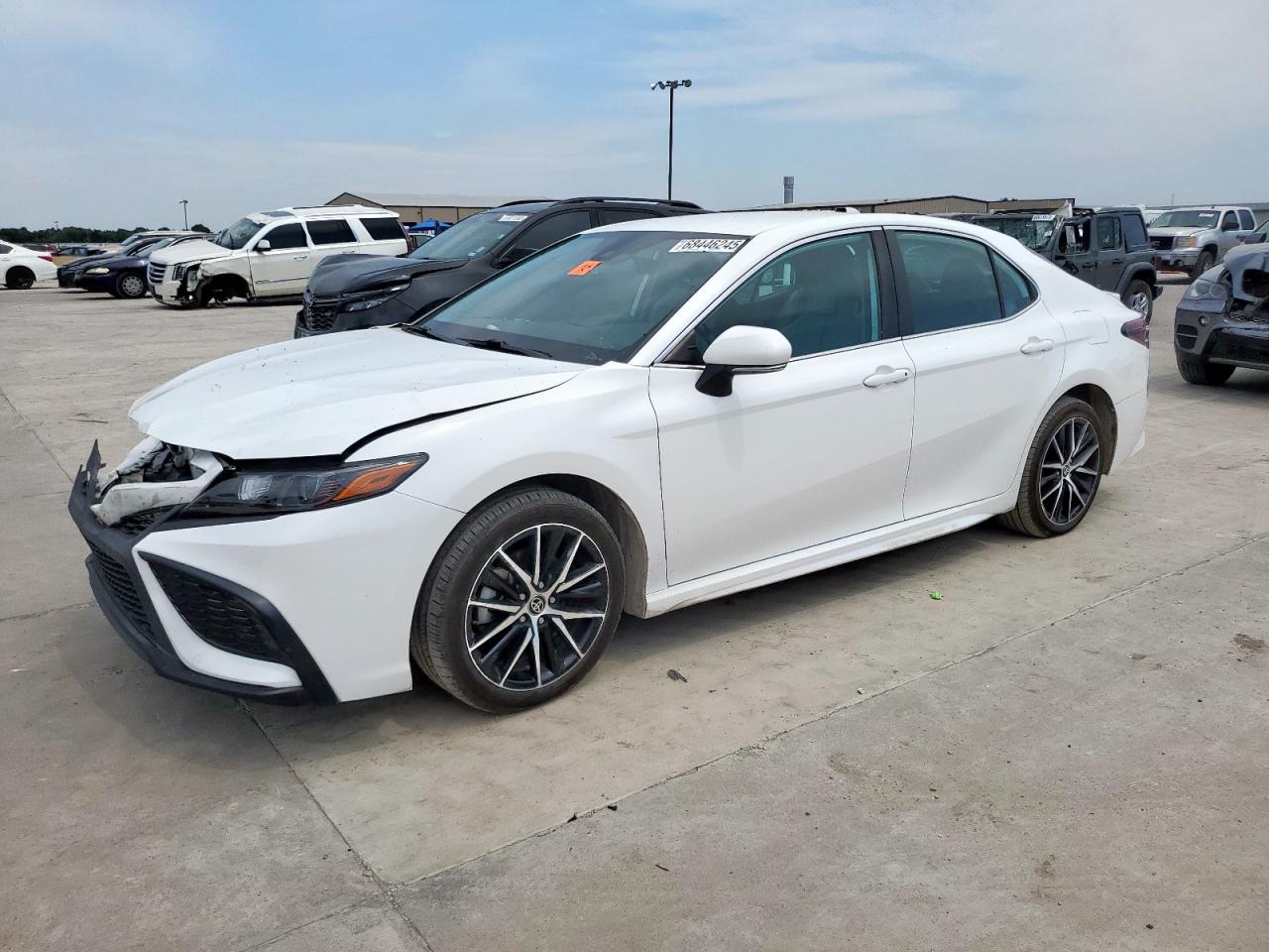 TOYOTA CAMRY SE