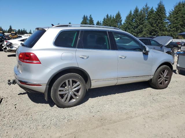 VOLKSWAGEN TOUAREG SP 2016 silver  gas WVGEF9BP5GD012789 photo #4