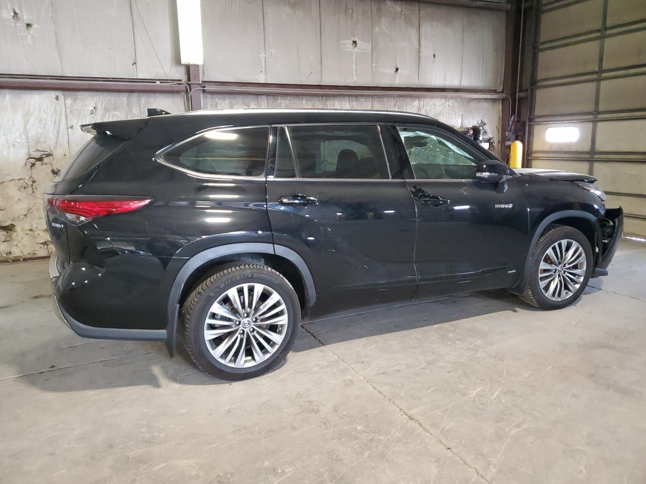 TOYOTA HIGHLANDER HYBRID PLATINUM