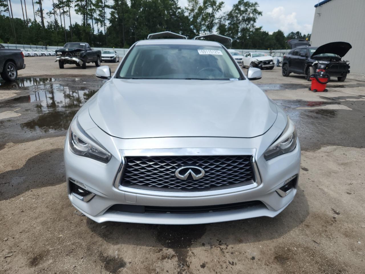 INFINITI Q50 LUXE