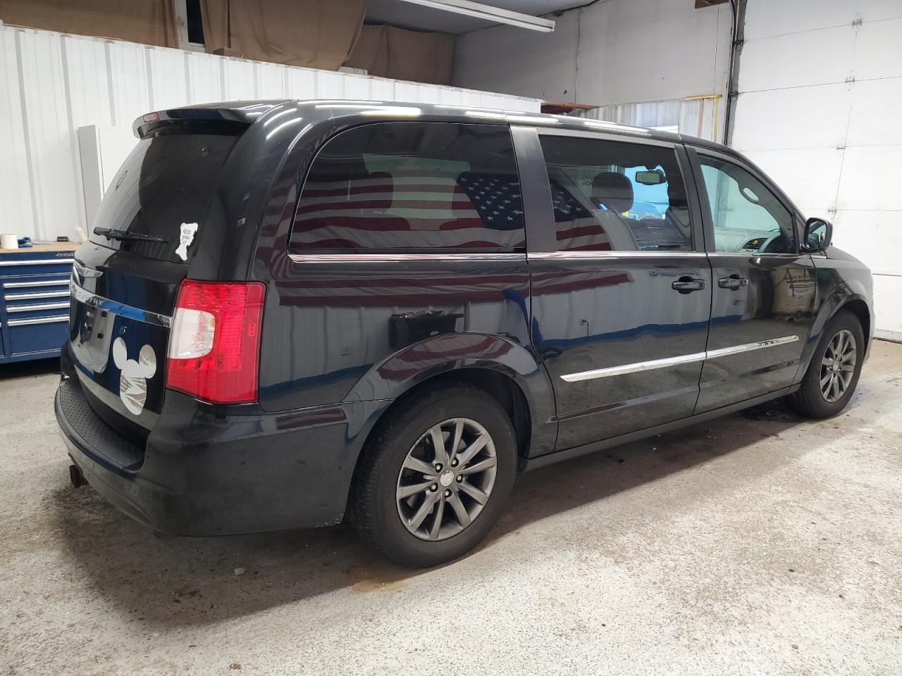 CHRYSLER TOWN & COUNTRY S