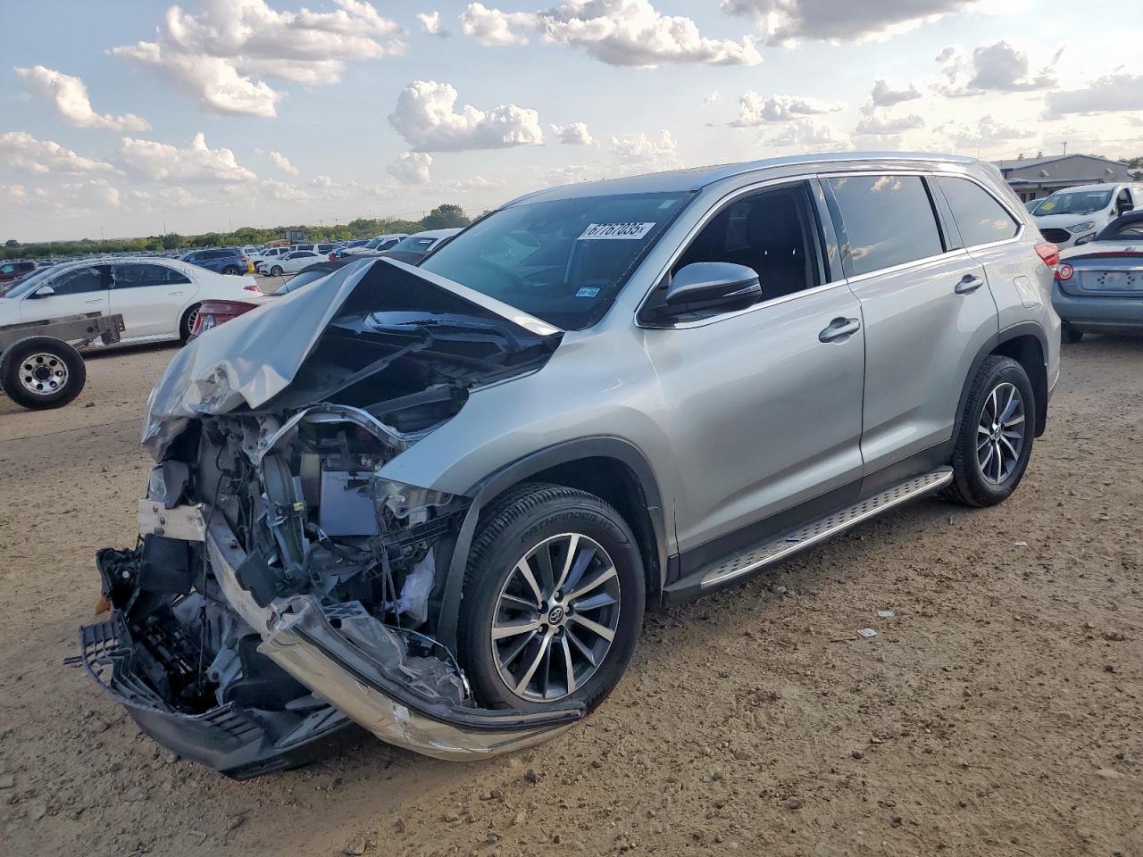 TOYOTA HIGHLANDER SE