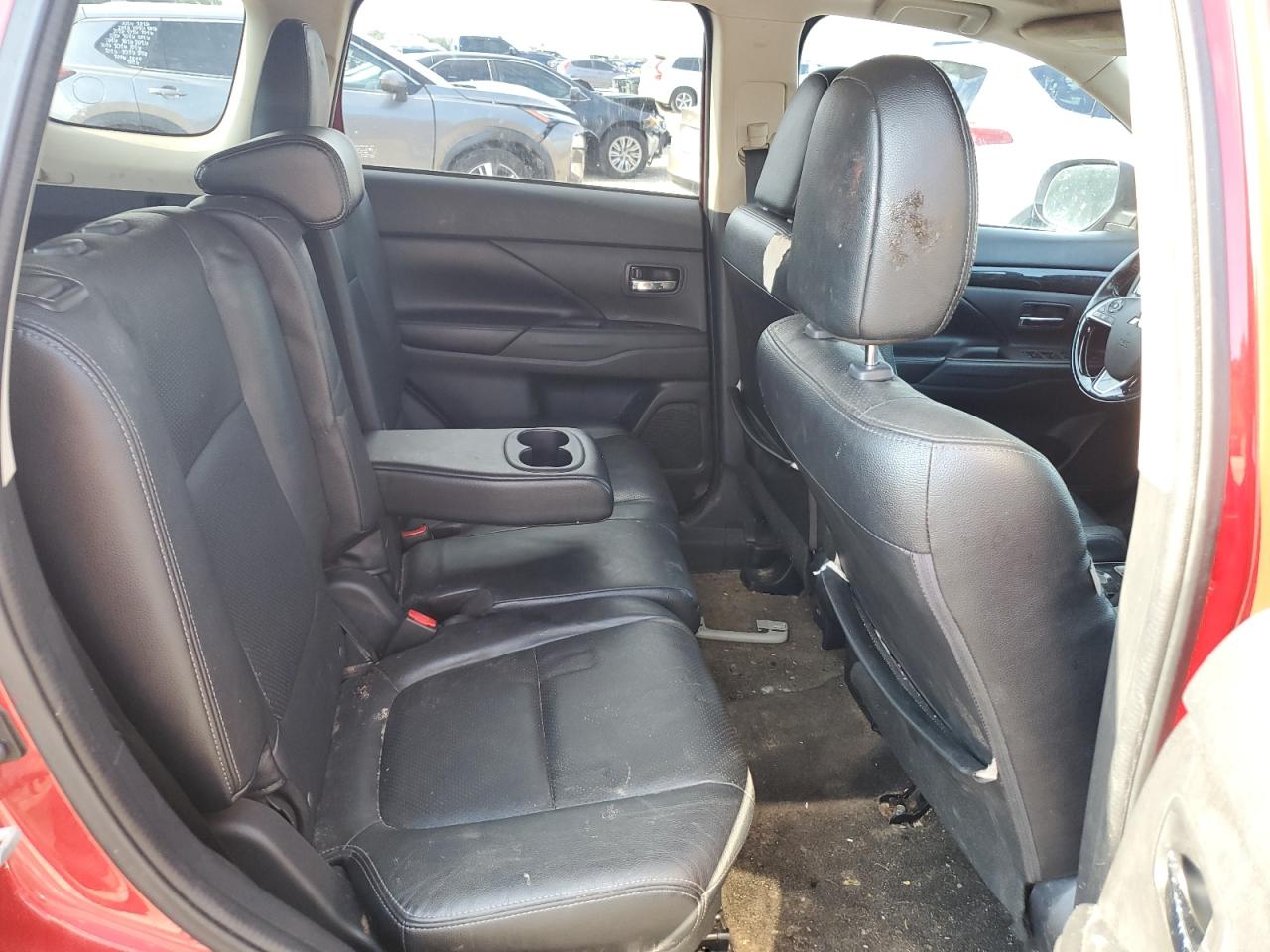 MITSUBISHI OUTLANDER SE