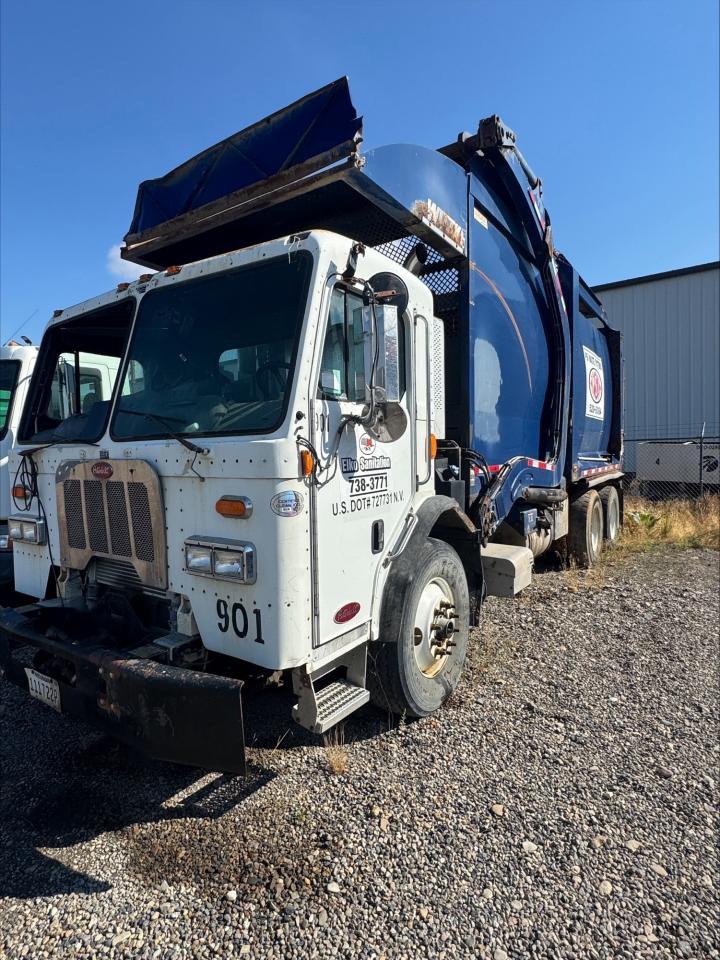 Lot #3241007707 2014 PETERBILT 320