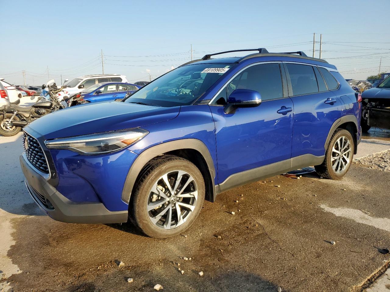 TOYOTA COROLLA CROSS XLE