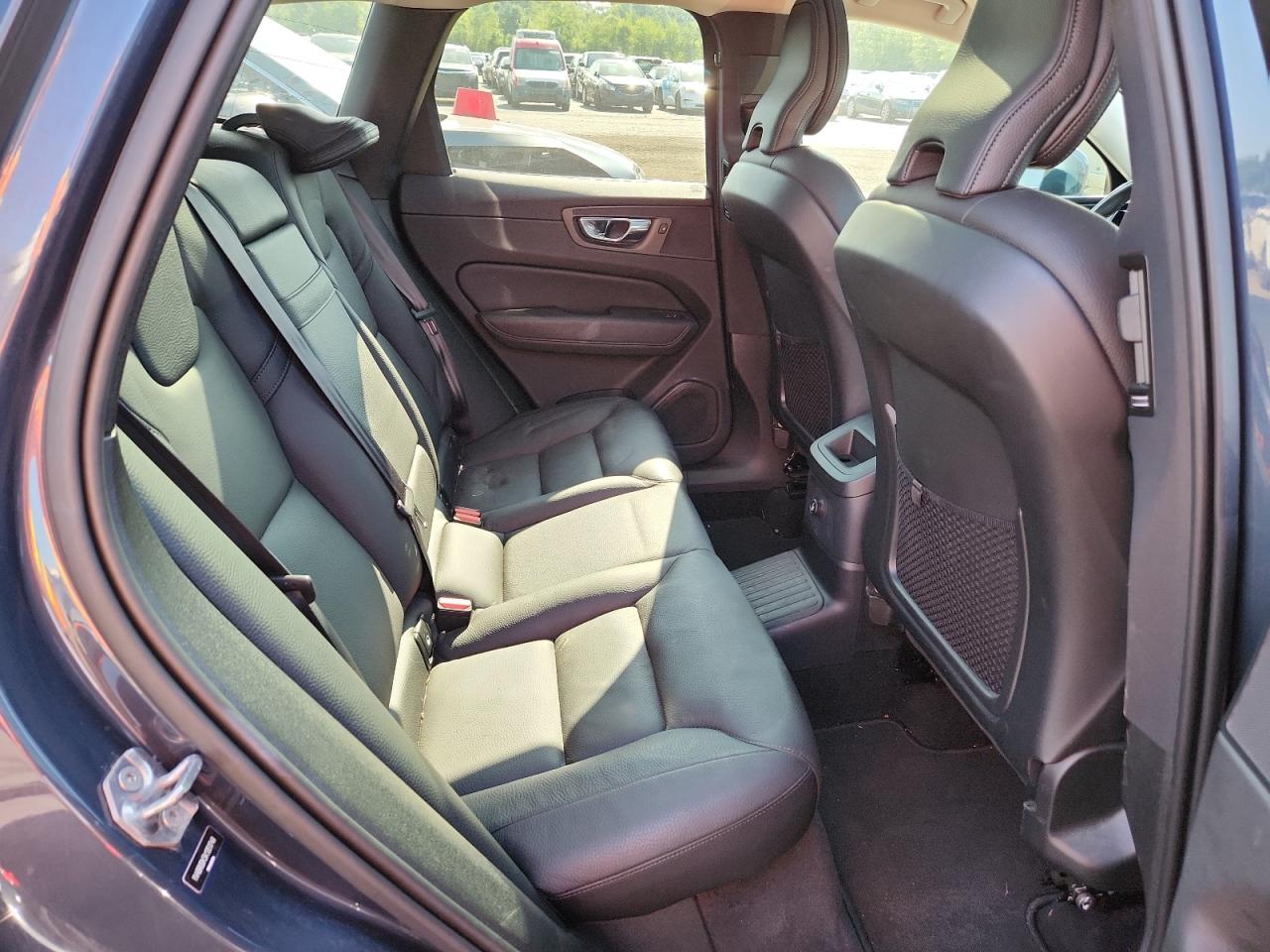 VOLVO XC60 T8 MOMENTUM