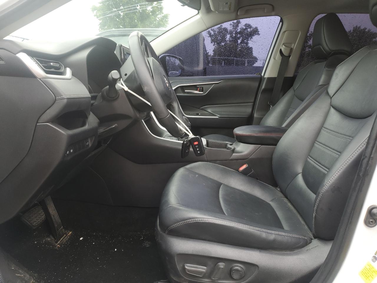 TOYOTA RAV4 XLE PREMIUM