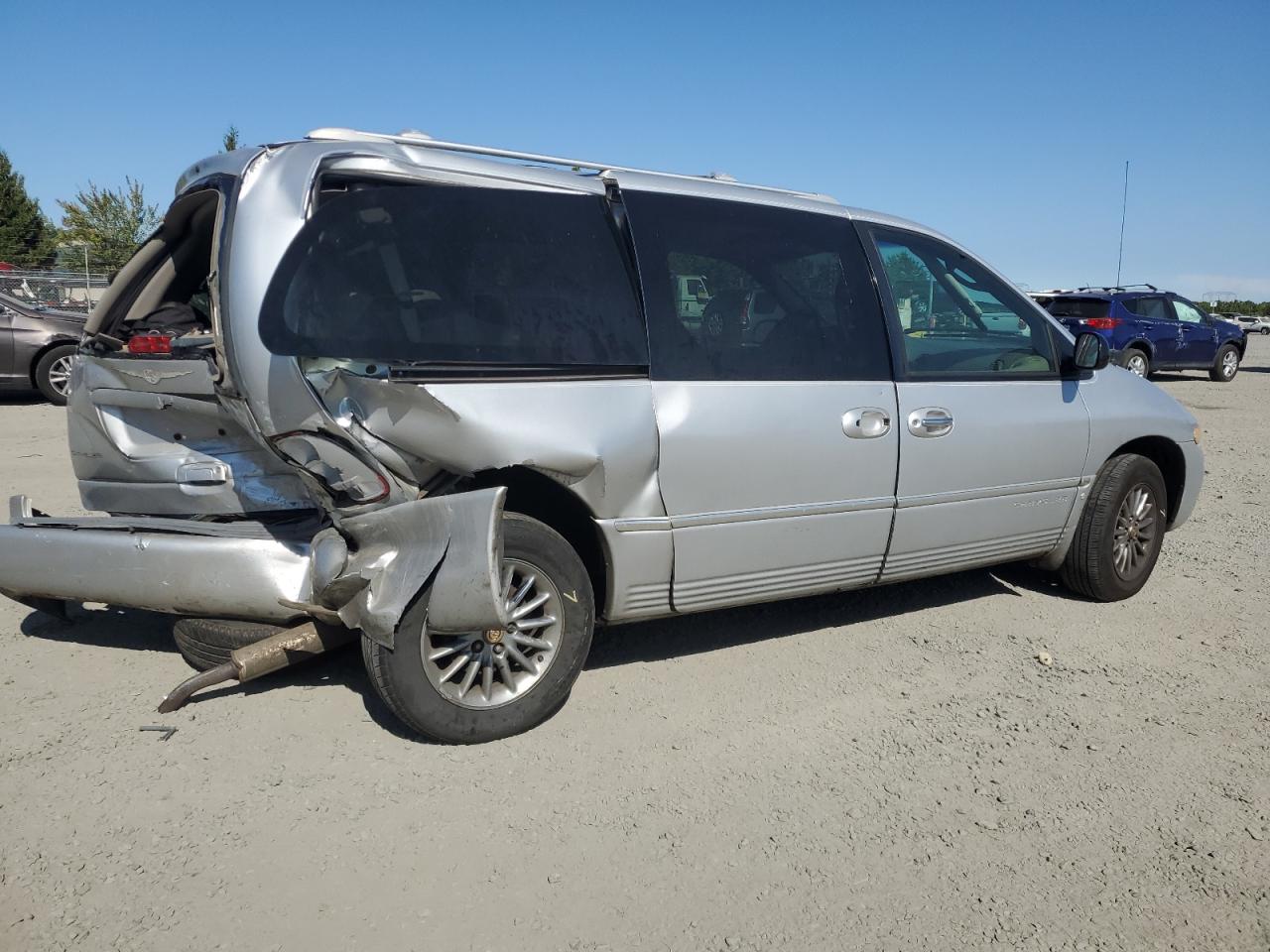 Lot #3266903086 2000 CHRYSLER TOWN & COUNTRY LIMITED