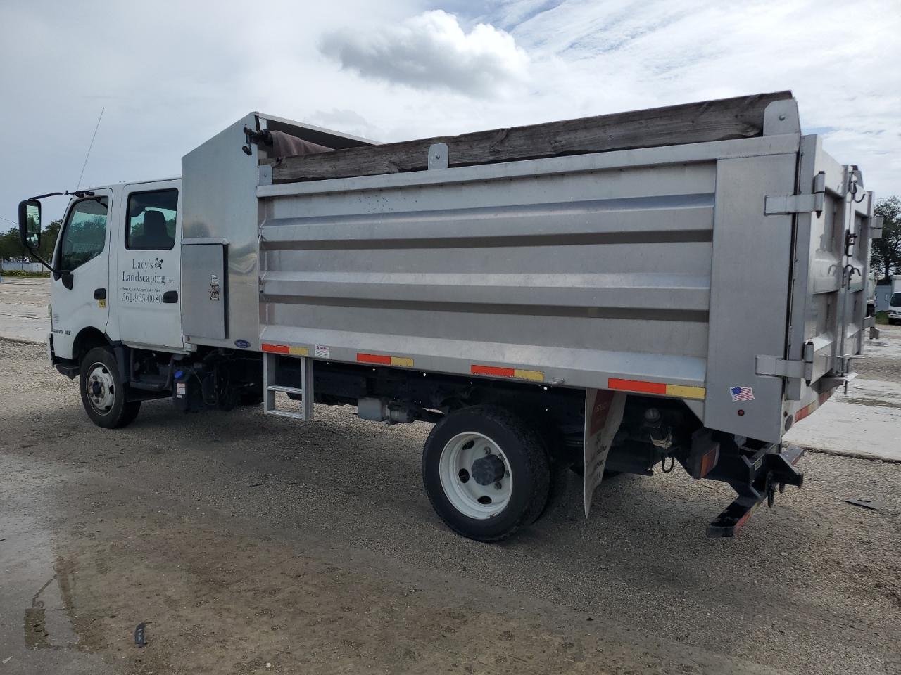 Lot #3265820243 2019 HINO 195