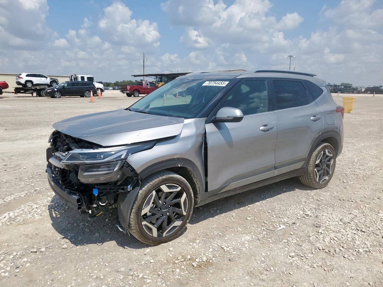  Salvage Kia Seltos