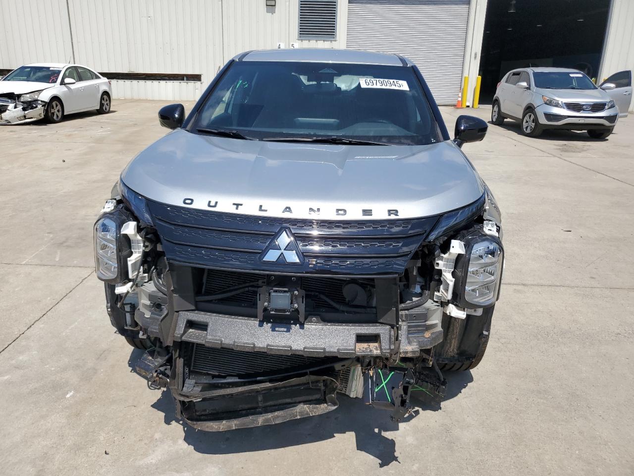 MITSUBISHI OUTLANDER SE