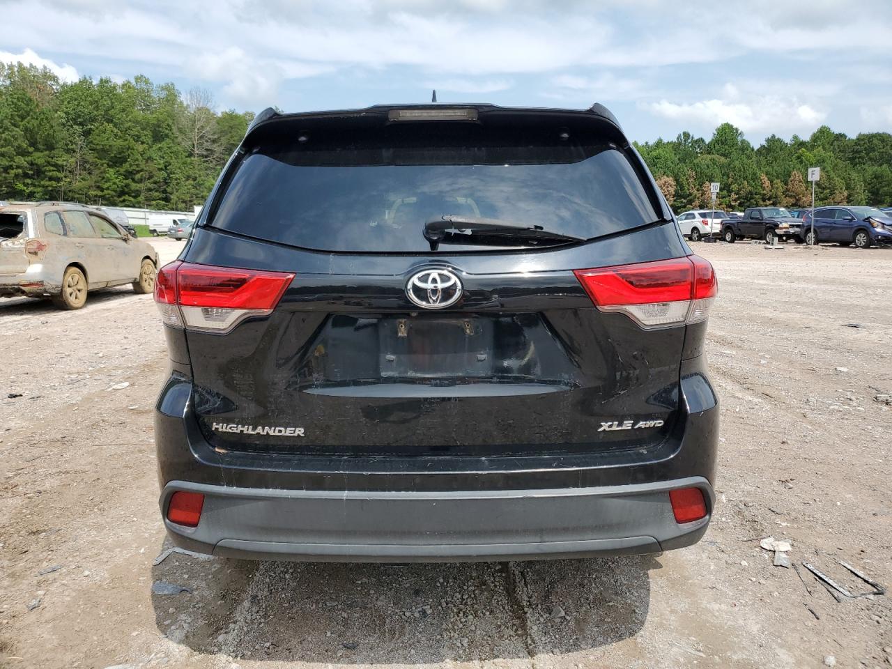TOYOTA HIGHLANDER SE