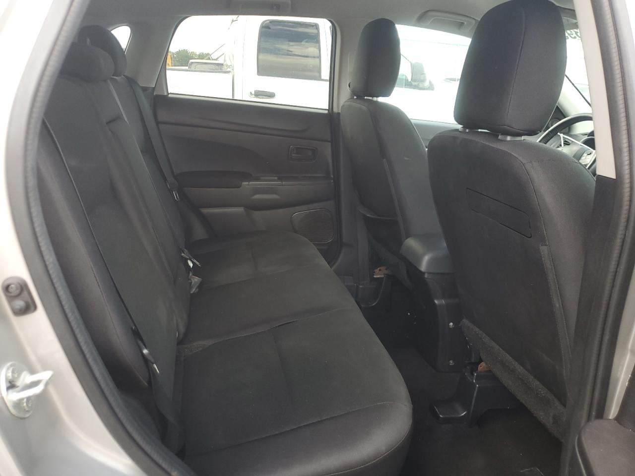 MITSUBISHI OUTLANDER ES