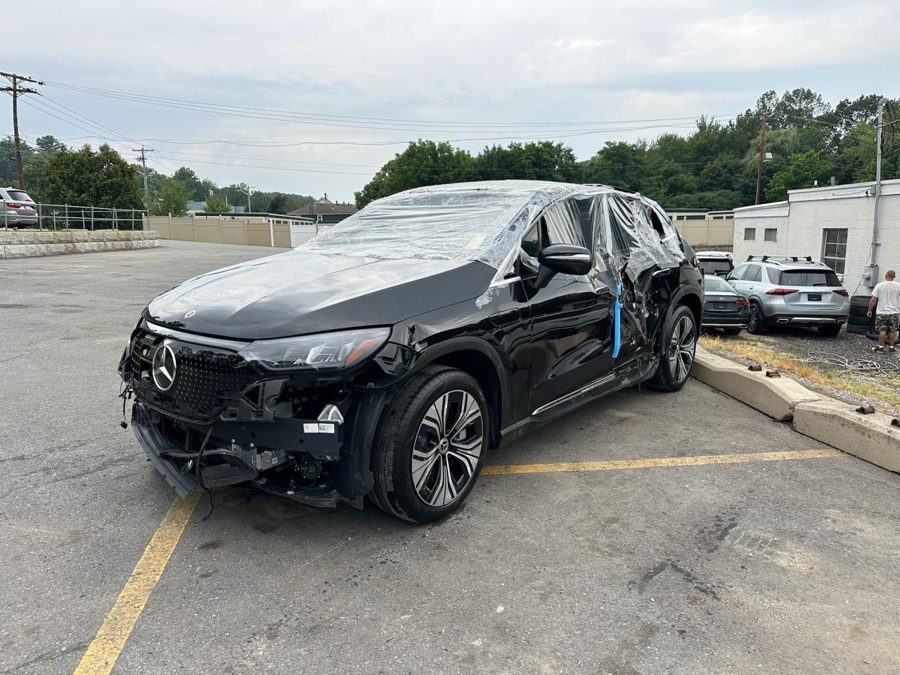MERCEDES-BENZ EQE SUV 350+