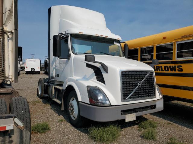 VOLVO VNL 2018 white  diesel 4V4N39TG8JN988230 photo #1