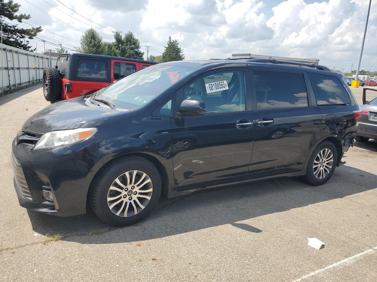 TOYOTA SIENNA XLE