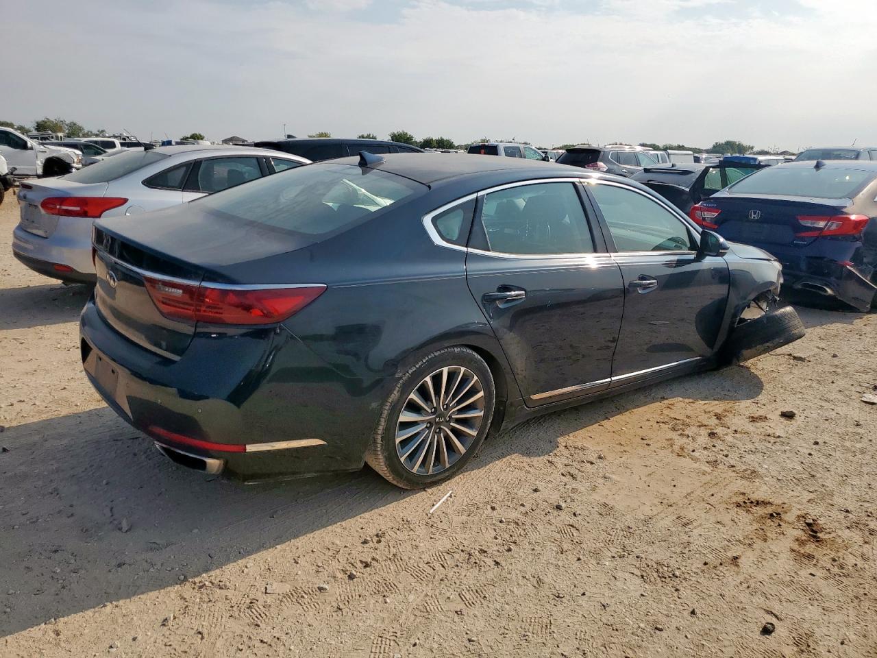 KIA CADENZA PREMIUM