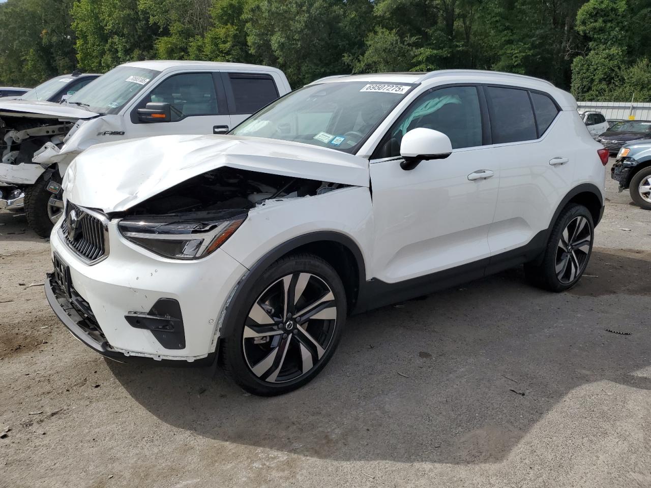 VOLVO XC40 PLUS