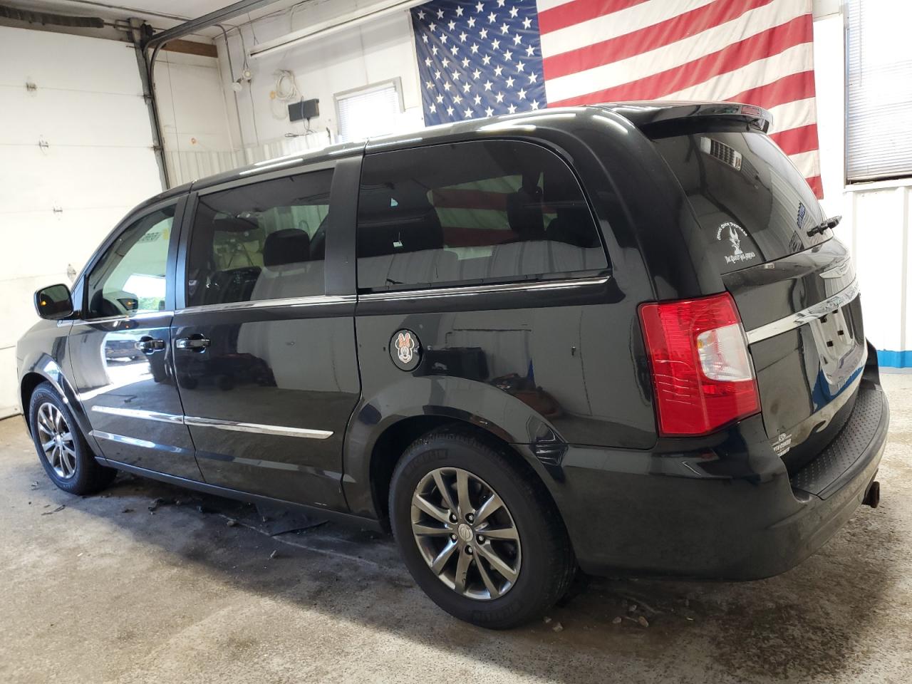 CHRYSLER TOWN & COUNTRY S