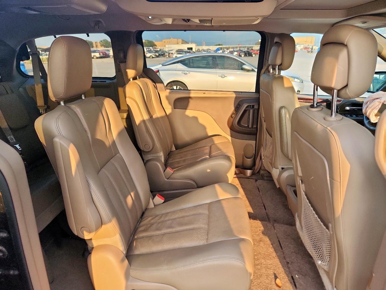 CHRYSLER TOWN & COUNTRY TOURING L