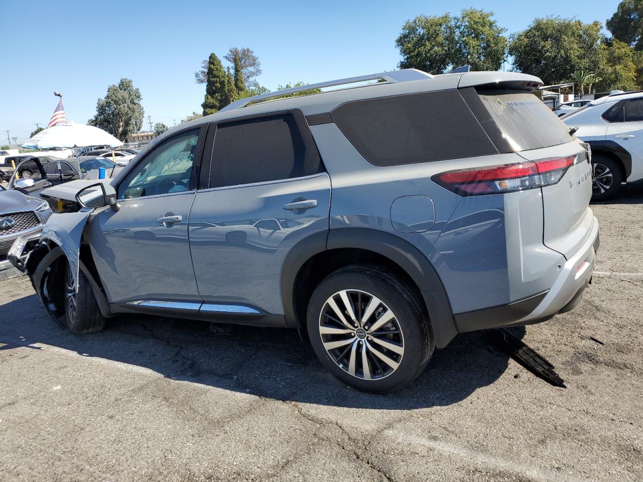 NISSAN PATHFINDER PLATINUM