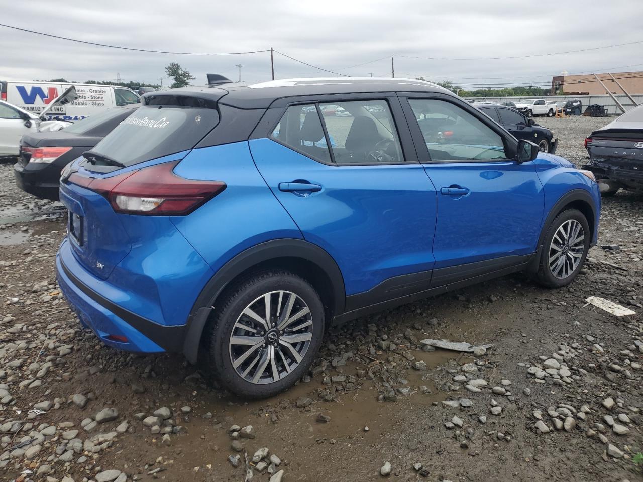 NISSAN KICKS SV