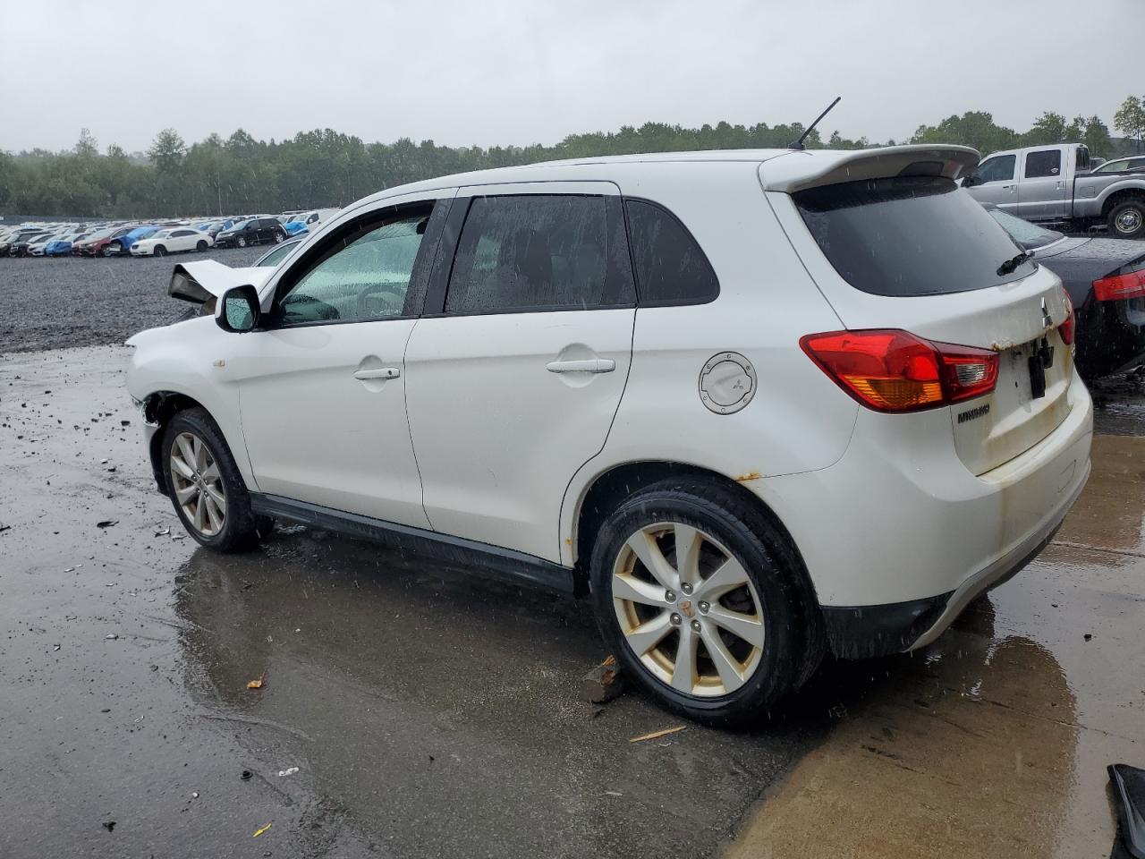 MITSUBISHI OUTLANDER ES