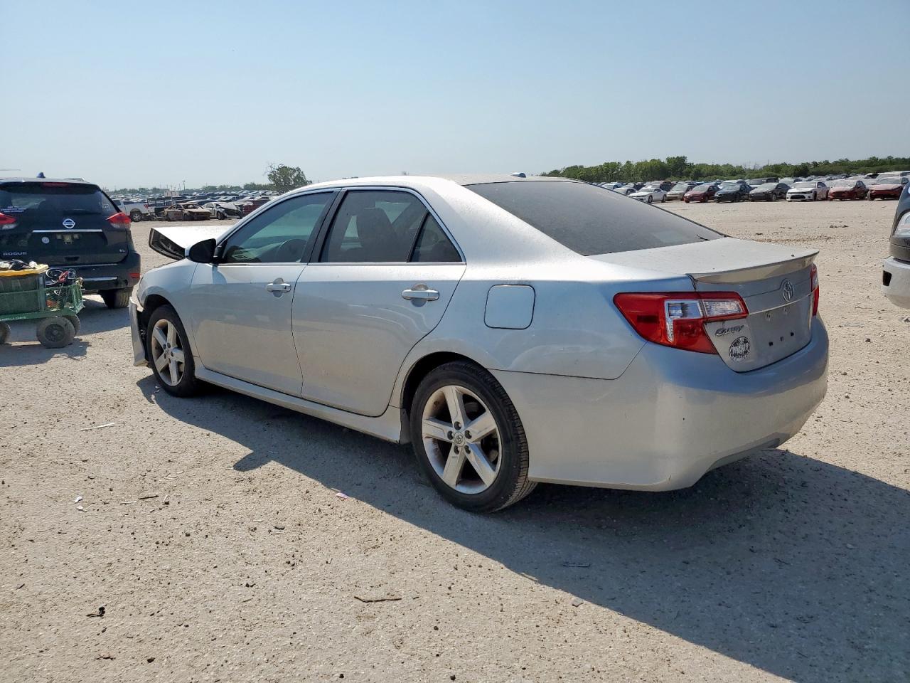 TOYOTA CAMRY BASE