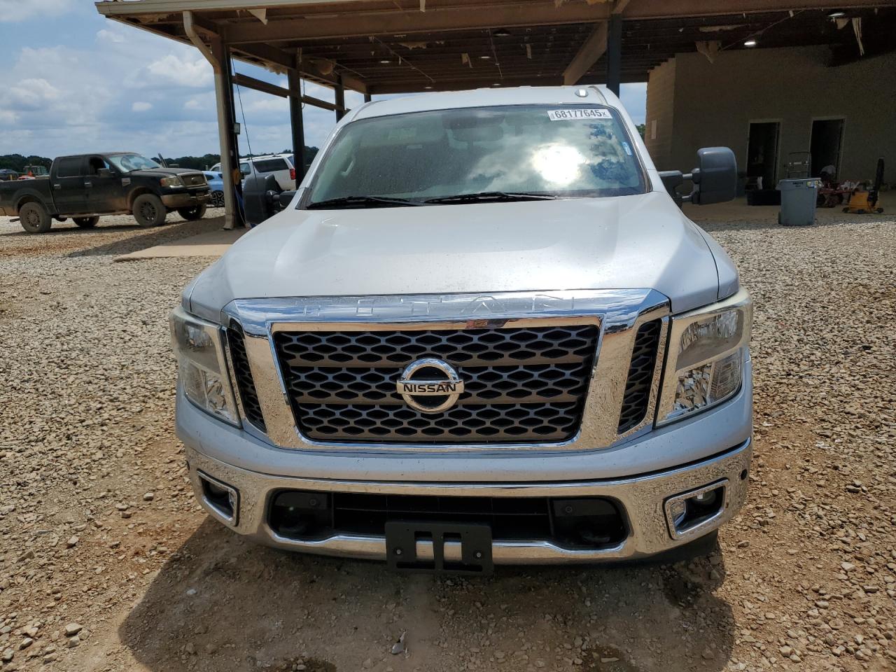 NISSAN TITAN SV
