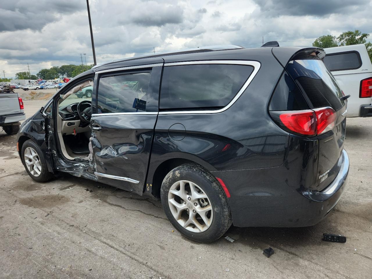 Lot #3302763355 2017 CHRYSLER PACIFICA TOURING L PLUS